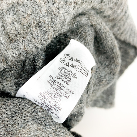 Cynthia Rowley Short Sleeve V-Neck Gray Sweater - Picture 3 of 9